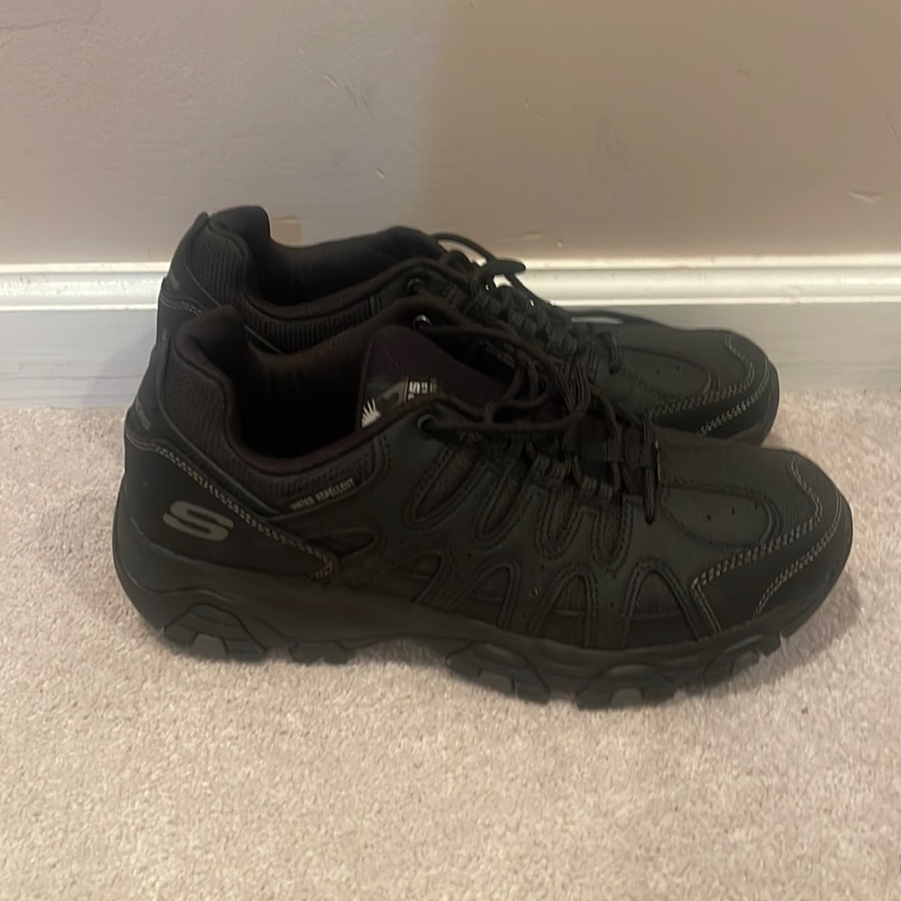 Mens Skechers Outdoor with Air-Cooled Memory Foam size 9.5 US